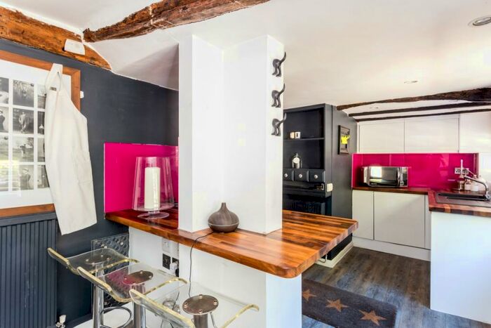 3 Bedroom Cottage To Rent In Church Walk Bletchingley, RH1