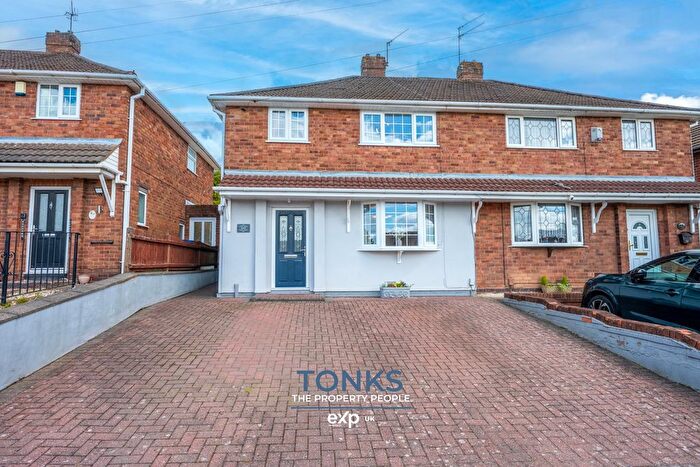 3 Bedroom Semi-Detached House For Sale In Harvest Road, Rowley Regis, B65