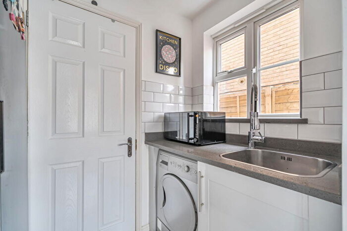 4 Bedroom Detached House For Sale In Sq Ft - Ensuites - Driveway For Cars - Woolbrook Close, ME8