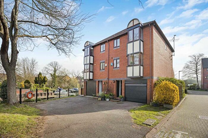 3 Bedroom Town House For Sale In Heron Island, Caversham, Reading, Berkshire, RG4