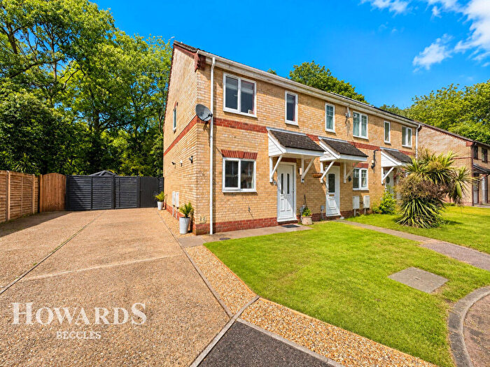2 Bedroom End Of Terrace House For Sale In Holly Close, Worlingham, Beccles, NR34