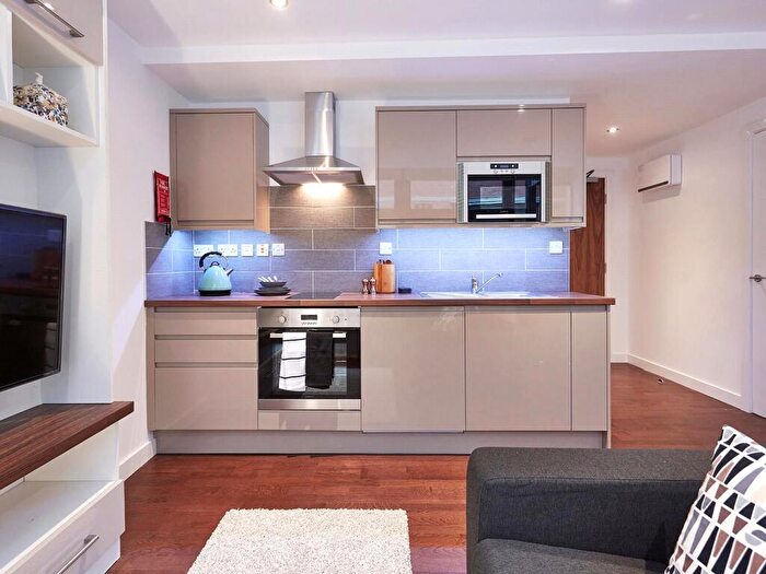 Apartment To Rent In Apt, South Parade #, LS1