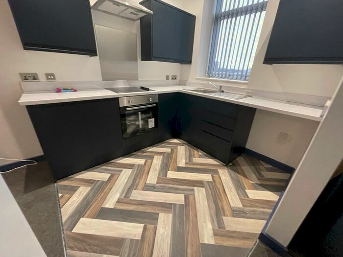 2 Bedroom Flat To Rent In Carisbrooke, L4