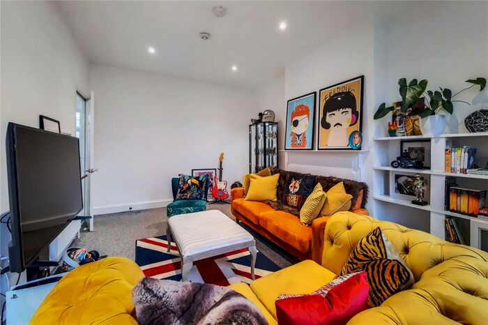 3 Bedroom Property To Rent In Colston Road, East Sheen, London, SW14