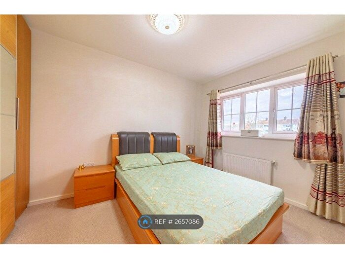 3 Bedroom Terraced House To Rent In Marunden Green, Slough, SL2