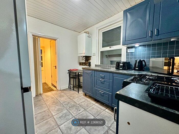 4 Bedroom Terraced House To Rent In Radstock Road, Reading, RG1