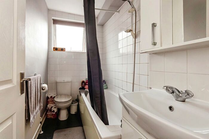 3 Bedroom End Of Terrace House For Sale In St. Stephens Road, Nottingham, NG2