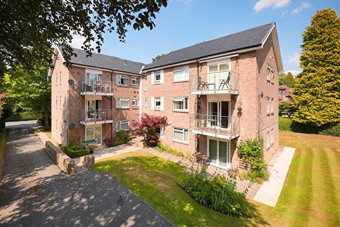 2 Bedroom Flat For Sale In Duchy Road, The Pantiles, HG1