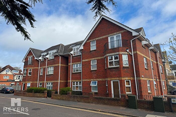 2 Bedroom Flat For Sale In Heathcote Road, Bournemouth, BH5