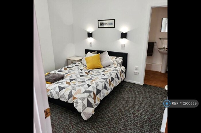 2 Bedroom Flat To Rent In Ocean Court, Bournemouth, BH1