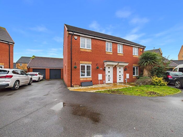 3 Bedroom Semi Detached House For Sale In Shipton Grove, Peterborough, PE7