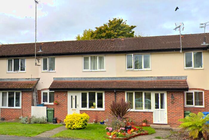 1 Bedroom Terraced House To Rent In Kingfisher Close, Farnborough, GU14