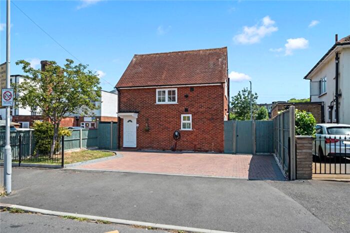 3 Bedroom Detached House For Sale In Gainsborough Road, New Malden, KT3