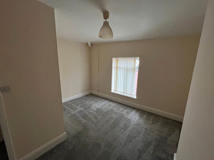 2 Bedroom End Terrace House To Rent In Park Lane, Royton, Oldham, OL2