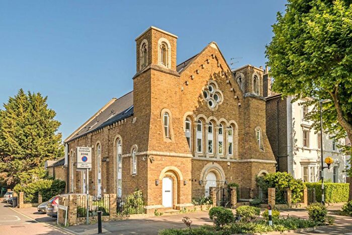 2 Bedroom Flat For Sale In Maple Road, Surbiton, KT6