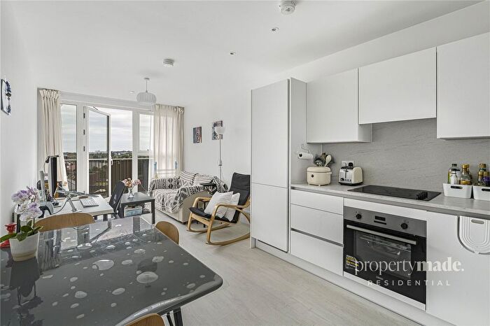 1 Bedroom Flat To Rent In Wryneck Apartments, , Perryfield Way, Hendon Waterside, London, NW9