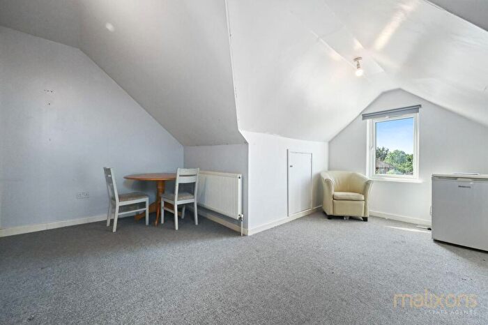 1 Bedroom Flat To Rent In Woodmere Avenue, Croydon, CR0