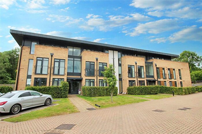 2 Bedroom Flat For Sale In Rye Common Lane, Crondall, Farnham, Hampshire, GU10