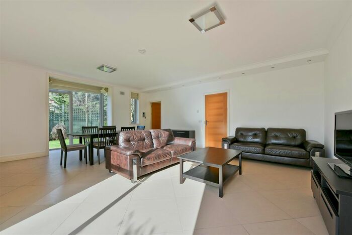 3 Bedroom Semi-Detached House To Rent In Amherst Road, Ealing, W13