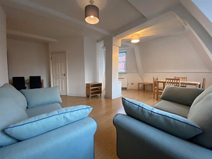 2 Bedroom Flat To Rent In Oxford Place, Manchester, M1