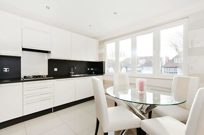 3 Bedroom Flat For Sale In Teignmouth Road, Mapesbury Estate, London, NW2