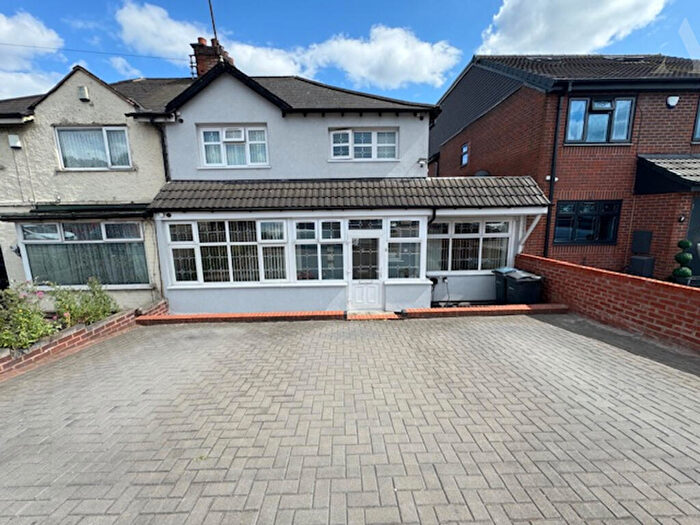 4 Bedroom Semi-Detached House For Sale In Stechford Road, Birmingham, West Midlands, B34