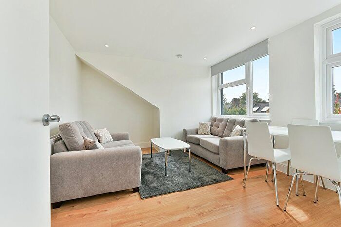 2 Bedroom Flat For Sale In Ravenslea Road, Wandsworth Common, SW12