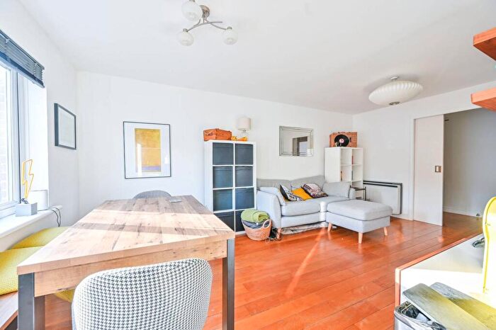 2 Bedroom Flat To Rent In Goodwin Close, Rotherhithe, London, SE16