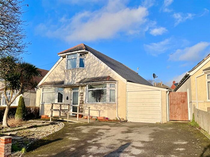 4 Bedroom Bungalow For Sale In Ullswater Crescent, Weymouth, DT3