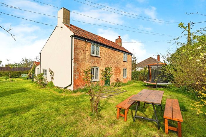 3 Bedroom Detached House For Sale In Pack Lane, Norwich, NR13