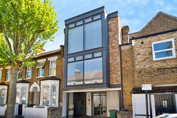 1 Bedroom House For Sale In Steele Road, London, E11