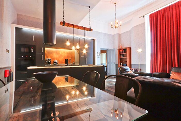2 Bedroom Flat To Rent In Flat, Tuscany House, - Durdham Park, Bristol, BS6