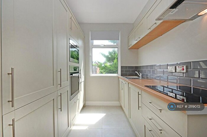 2 Bedroom Flat To Rent In Oakbrook Road, Sheffield, S11