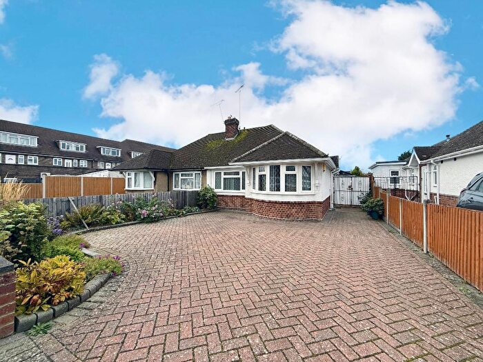 2 Bedroom Bungalow For Sale In Laburnum Grove, Warden Hills, Luton, Bedfordshire, LU3