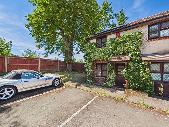 2 Bedroom End Of Terrace House For Sale In Chancellor Gardens, South Croydon, CR2