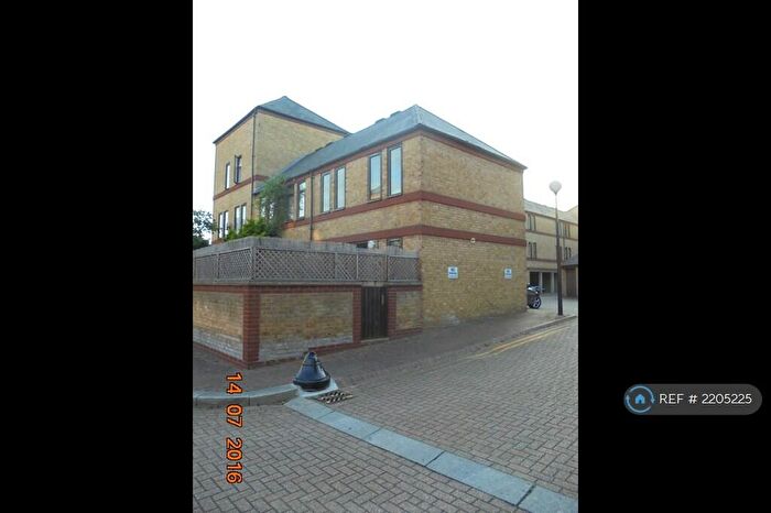 2 Bedroom End Of Terrace House To Rent In Lime Close, London, E1W