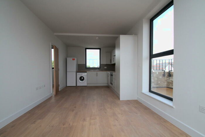 1 Bedroom Apartment To Rent In Chingford Road, London, E17