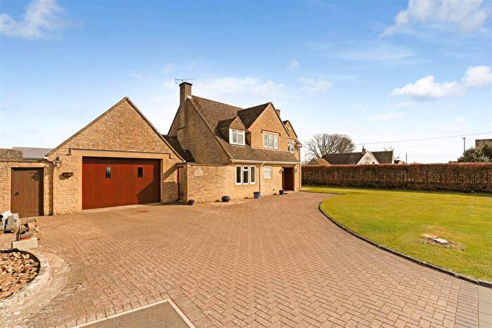 4 Bedroom Detached House For Sale In Besbury Park Minchinhampton, Stroud, GL6