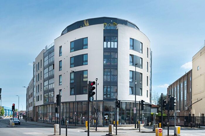 1 Bedroom Flat To Rent In High Road, Willesden, London, NW10