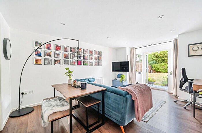 1 Bedroom Apartment For Sale In Godwin Close, Wokingham, Berkshire, RG41