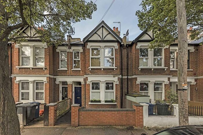 2 Bedroom Flat To Rent In Temple Road, Chiswick, W4
