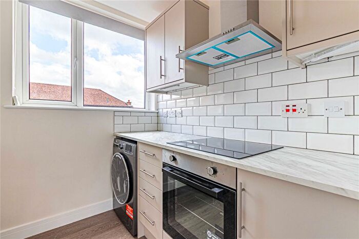 1 Bedroom Flat To Rent In Oakdale Avenue, Northwood Hills, Middlesex, HA6