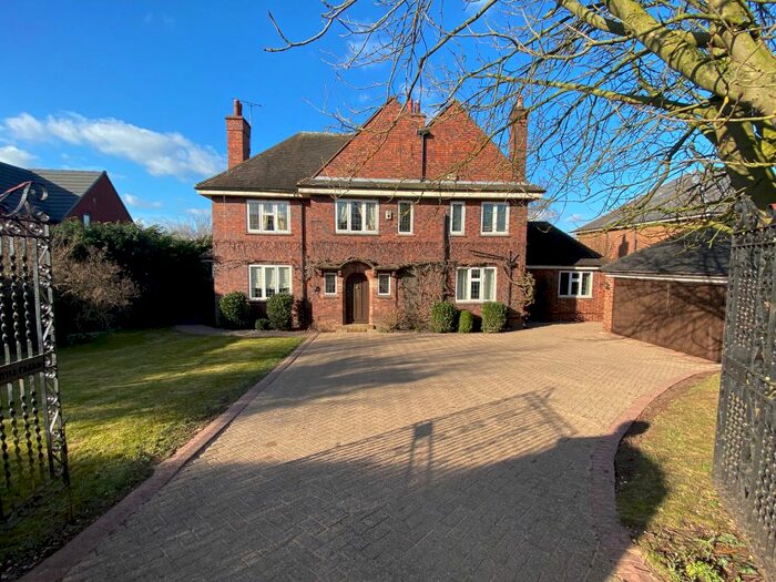 4 Bedroom Detached House For Sale In Bretby Lane, Bretby, Burton-On-Trent, DE15