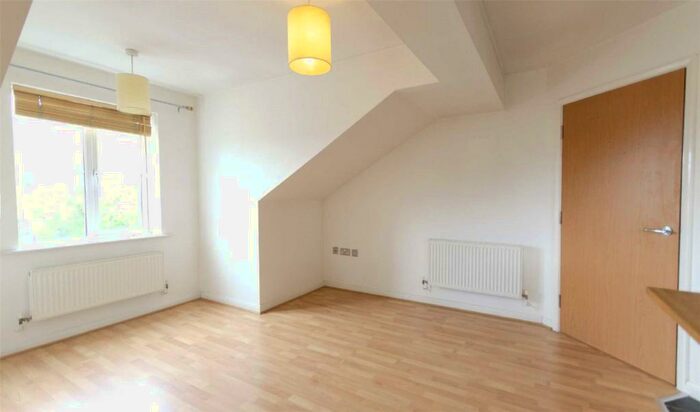2 Bedroom Apartment To Rent In Wellington House, - Wilmslow Road, Withington, Manchester, M20