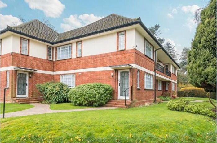 2 Bedroom Flat To Rent In Glenhill Close, London, N3