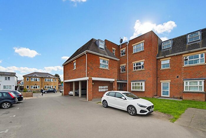 2 Bedroom Apartment For Sale In Terrace Road, Walton-On-Tames, KT12