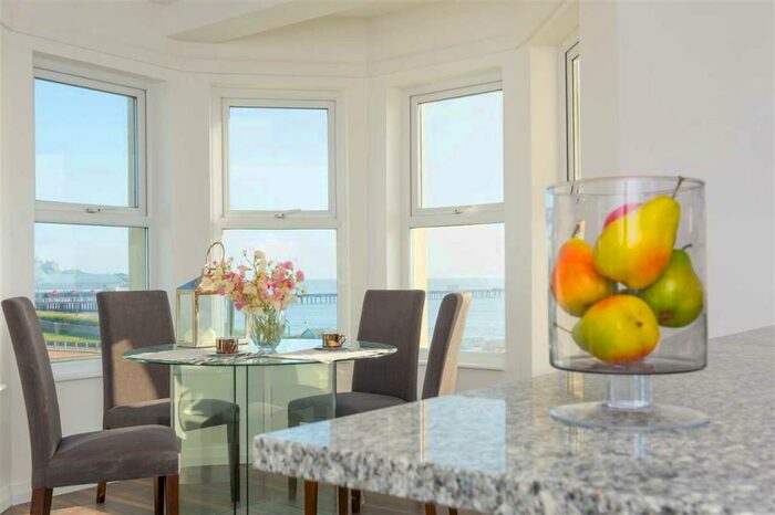 2 Bedroom Apartment To Rent In Apartment Sea View, IP11