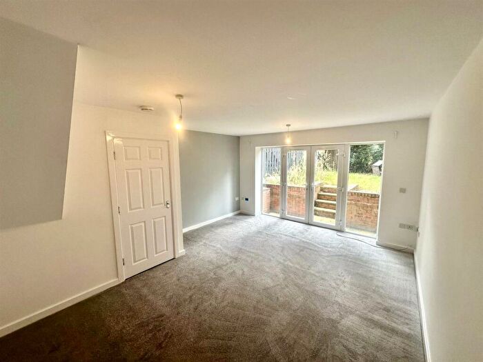 3 Bedroom Terraced House To Rent In Alney Place, Sheffield, S6