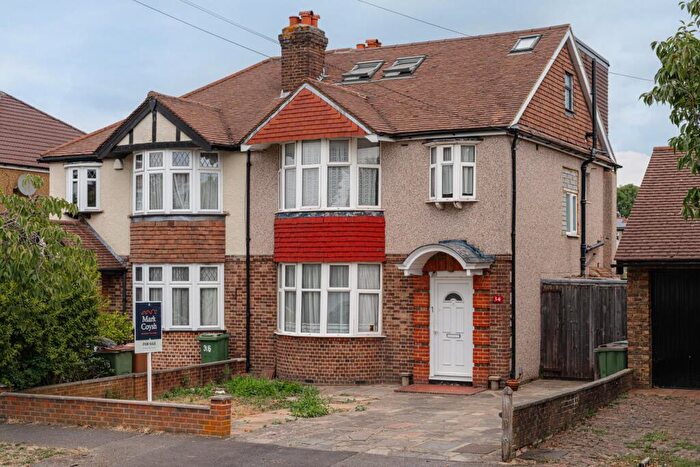 4 Bedroom Semi Detached House For Sale In Beverley Road, Worcester Park, KT4
