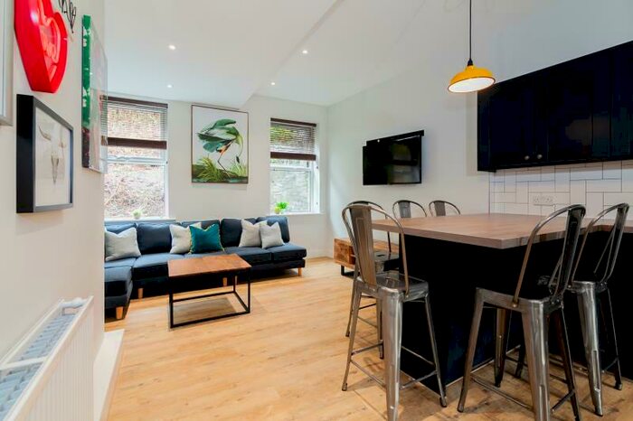 6 Bedroom Flat To Rent In Bankfield Road, Huddersfield, HD1